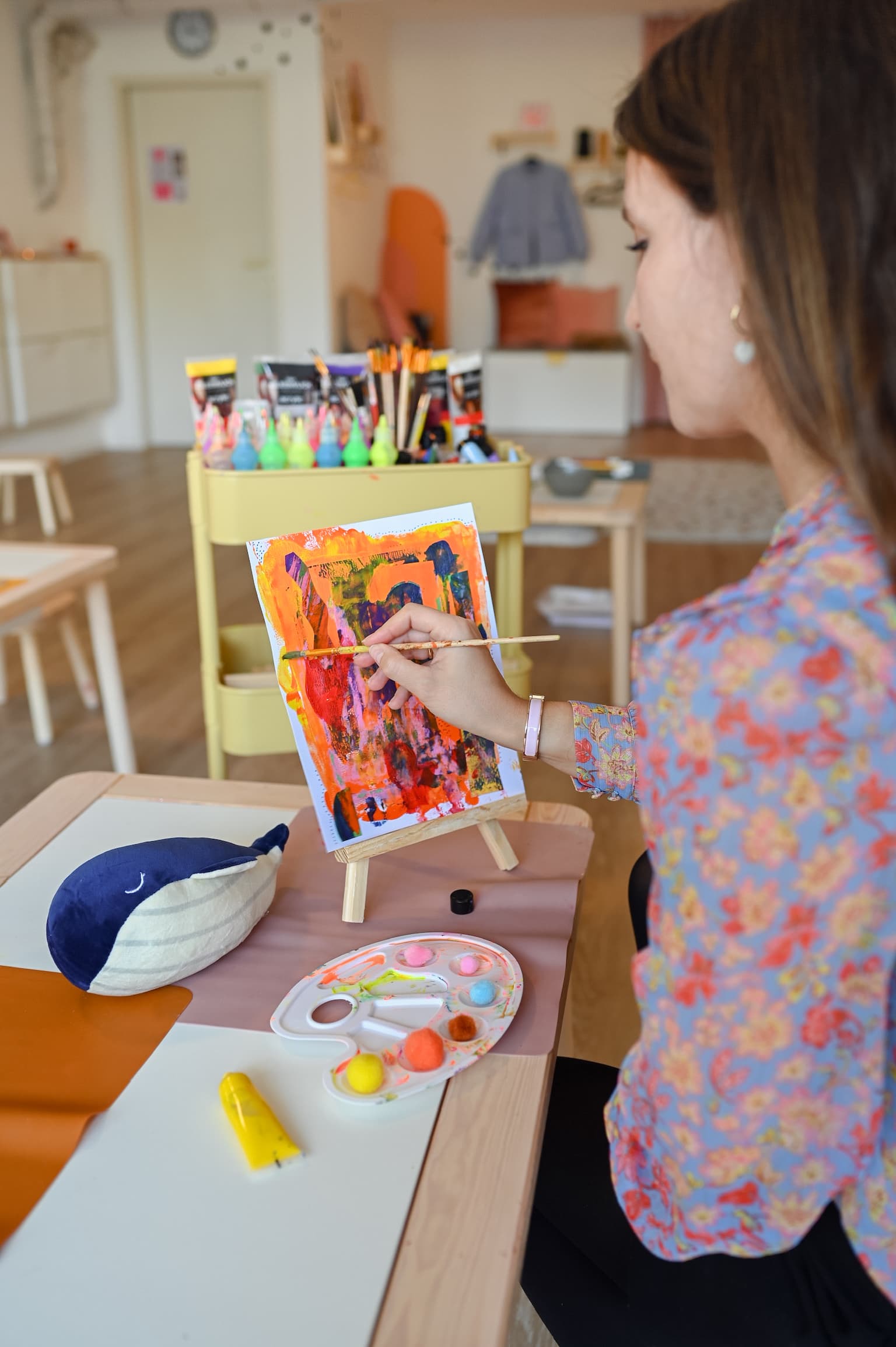 Kinder in kreativer Atmosphäre